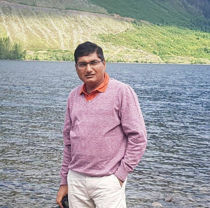 खूं से लिखी, वो किताब ढूंढ़ता हूँ - आनंद मधुकर