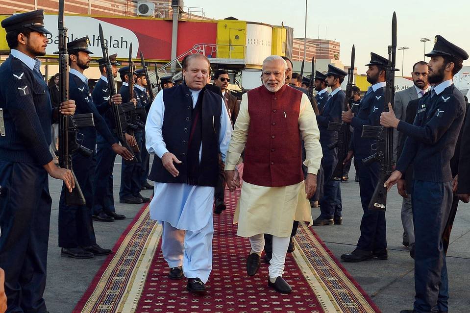 कांग्रेस, जनता दल (यू) और शिवसेना ने नरेंद्र मोदी के पाकिस्तान दौरे पर उठाये सवाल